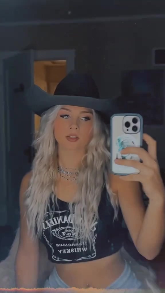 Lindsay Bercosky  Onlyfans – Show Of Body Very Lewd