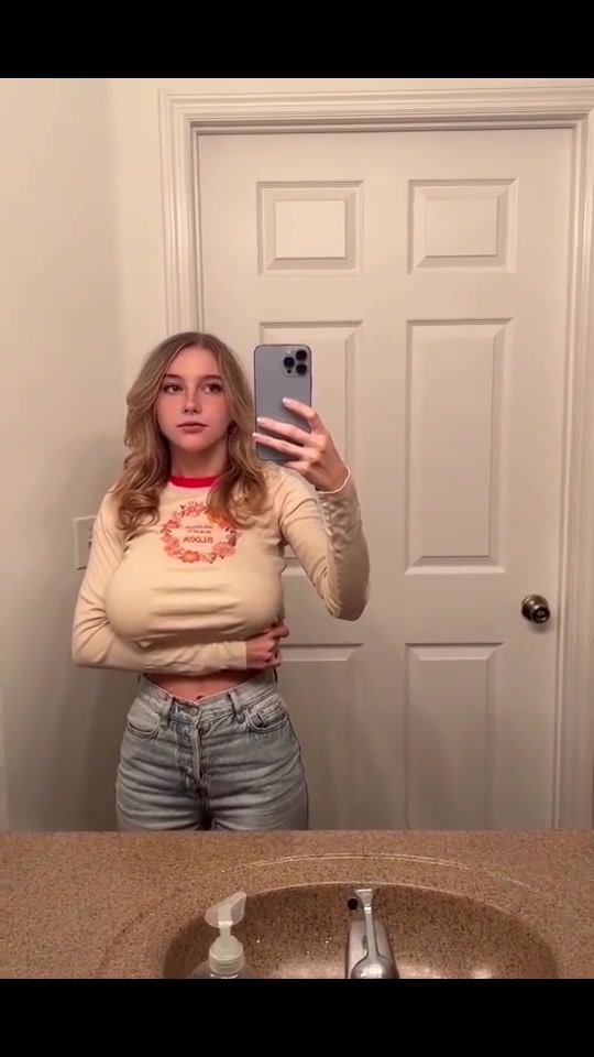 Zoe Moore  Onlyfans – Big Boobs Bouncing