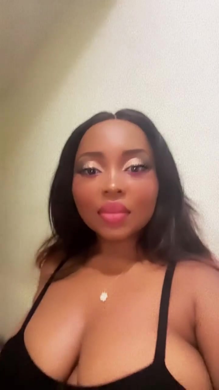 Akua Saucy  Onlyfans – Show Big Boobs Bouncing Very Lewd