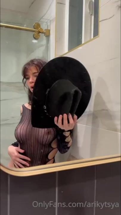 Ari Kytsya s Onlyfans – Erotic In Bathtub