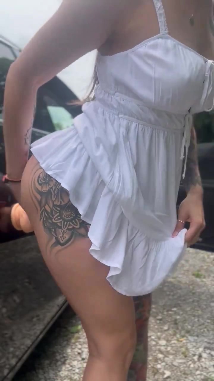 Itzgrippytv  Onlyfans – Doggy Dildo Outdoor