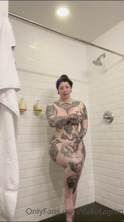 Ravengriim  Onlyfans – So Hot And Pretty When She’s Naked