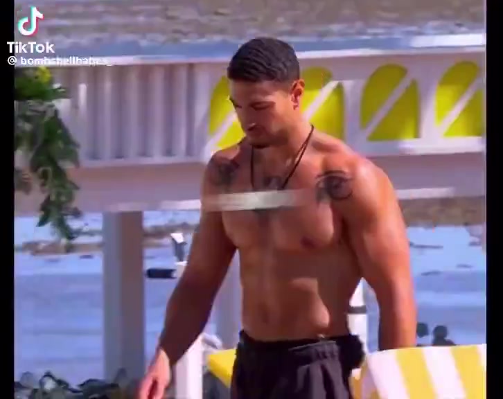 Rob Love Island Hot Video Twitter