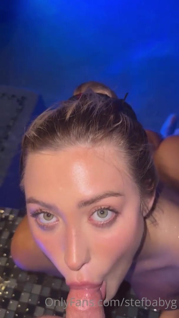 Stefanie Knight Onlyfans  – Suck A Dick In Pool