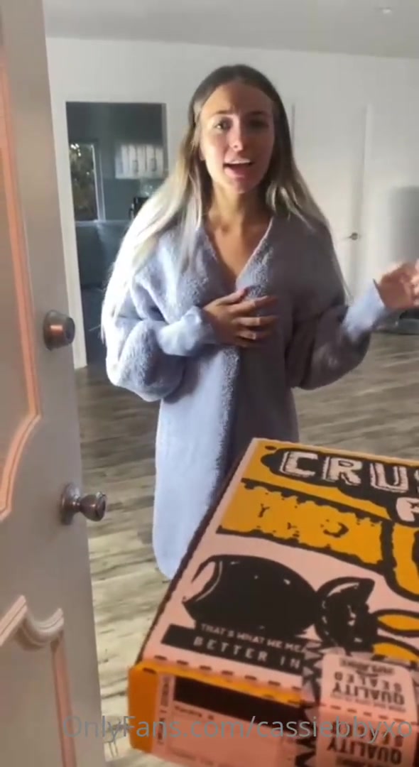 Kendra Rowe Onlyfans  – Lucky pizza delivery boy